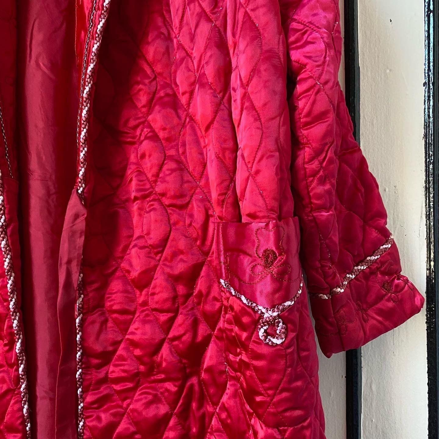 Vintage 1940s raspberry Satin quilted house jacket